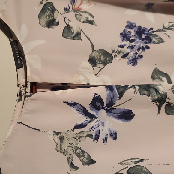 Dynamite Blouse - Picture 2 of 6